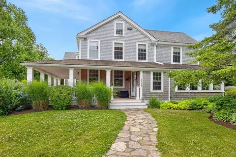 Exterior - 2849 Main St, Barnstable, MA 02630 photo 2 of 7