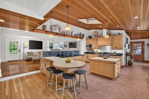 Kitchen - 2849 Main St, Barnstable, MA 02630 photo 2 of 7
