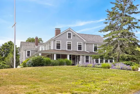 Exterior - 2849 Main St, Barnstable, MA 02630 photo 1 of 7