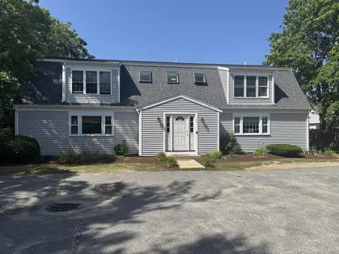 733 W Main St UNIT J, Hyannis, MA 02601