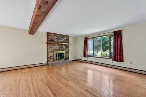 Living - 729 Old Barnstable Rd, Teaticket, MA 02536 photo 2 of 5