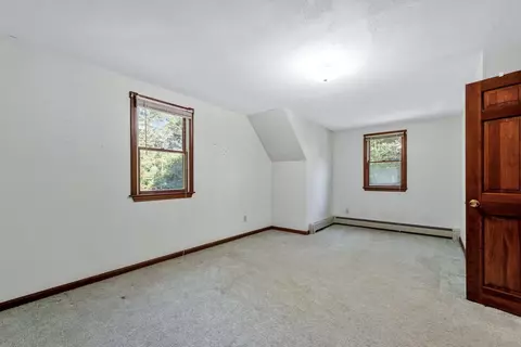 Bedroom - 729 Old Barnstable Rd, Teaticket, MA 02536 photo 5 of 6