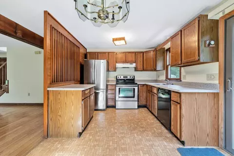 Kitchen - 729 Old Barnstable Rd, Teaticket, MA 02536 photo 2 of 3