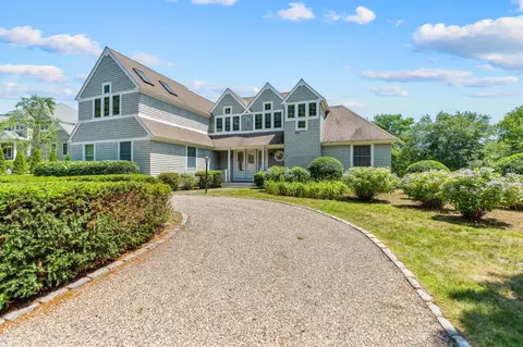 Exterior - 14 Glenneagle Dr, Mashpee, MA 02649 photo 2 of 10