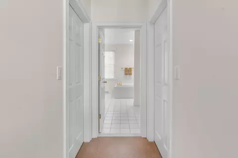 Entry Way - 14 Glenneagle Dr, Mashpee, MA 02649 photo 4 of 8