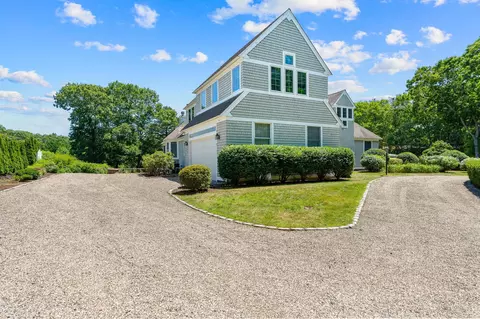 Exterior - 14 Glenneagle Dr, Mashpee, MA 02649 photo 7 of 10