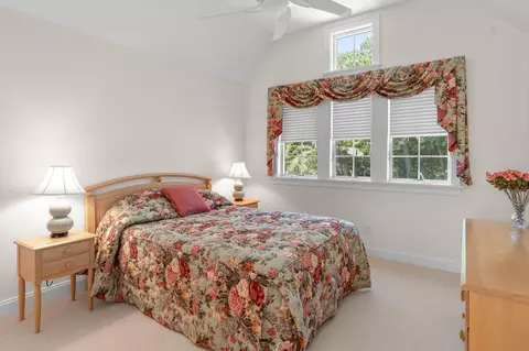 Bedroom - 14 Glenneagle Dr, Mashpee, MA 02649 photo 4 of 8