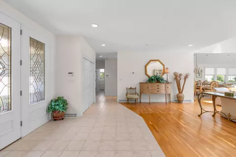 Entry Way - 14 Glenneagle Dr, Mashpee, MA 02649 photo 3 of 8