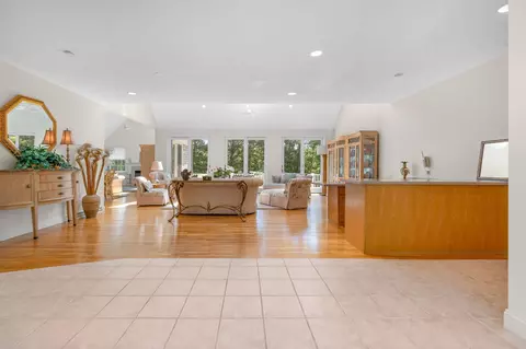 Entry Way - 14 Glenneagle Dr, Mashpee, MA 02649 photo 2 of 8