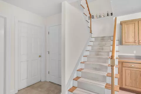 Entry Way - 14 Glenneagle Dr, Mashpee, MA 02649 photo 7 of 8