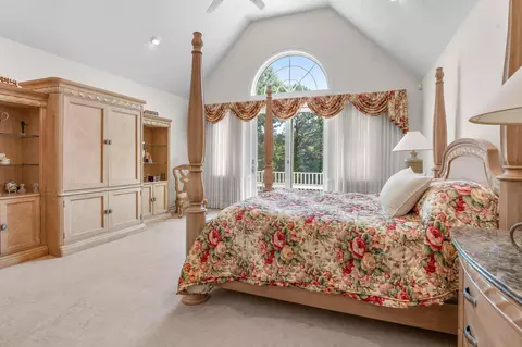 Bedroom - 14 Glenneagle Dr, Mashpee, MA 02649 photo 2 of 8