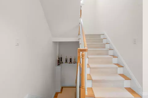 Entry Way - 14 Glenneagle Dr, Mashpee, MA 02649 photo 5 of 8
