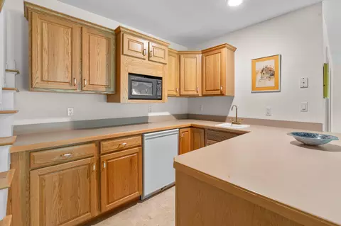 Kitchen - 14 Glenneagle Dr, Mashpee, MA 02649 photo 4 of 4
