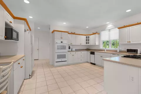 Kitchen - 14 Glenneagle Dr, Mashpee, MA 02649 photo 1 of 4