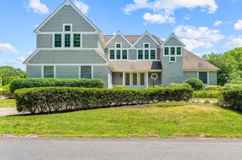 14 Glenneagle Dr, Mashpee, MA 02649