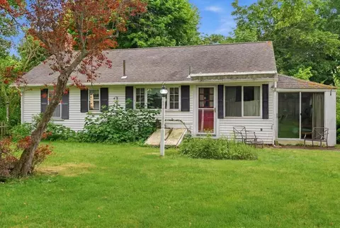 127 Pine Ave, Hyannis, MA 02601