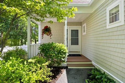 9 Blue Meadow Ct UNIT 9, Bourne, MA 02532