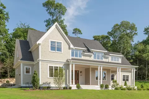 1 Mcsweeney Ln, Falmouth, MA 02540