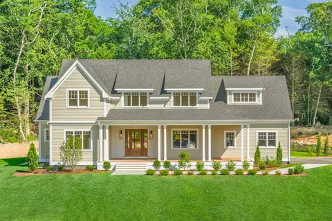 1 Mcsweeney Ln, Falmouth, MA 02540