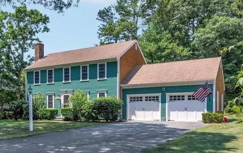 53 Thornberry Cir, Mashpee, MA 02649