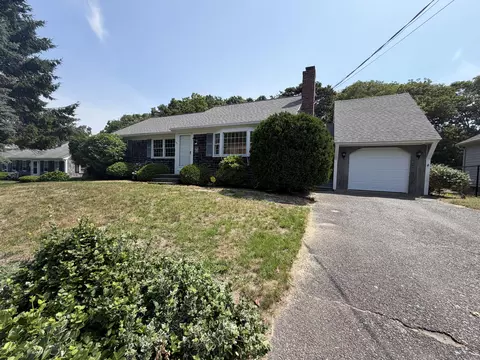 96 Pawkannawkut Dr, South Yarmouth, MA 02664