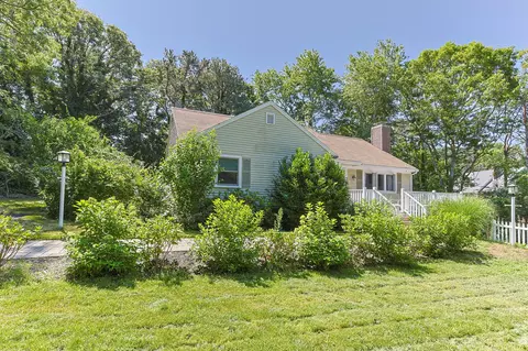 7 Openfield Rd, South Dennis, MA 02660