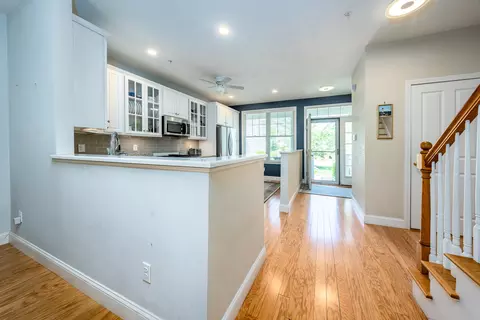 Entry Way - 14 Stony Brook Dr, Mashpee, MA 02649 photo 3 of 4