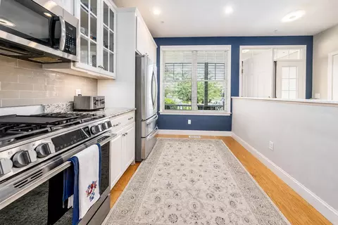 Entry Way - 14 Stony Brook Dr, Mashpee, MA 02649 photo 2 of 4