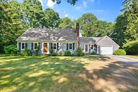 39 Coleridge Dr, Falmouth, MA 02540