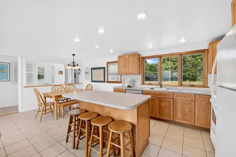 Kitchen - 7 Gull Ln, Cataumet, MA 02534 photo 2 of 4