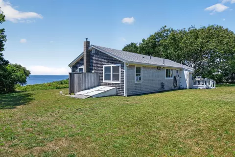 Exterior - 7 Gull Ln, Cataumet, MA 02534 photo 1 of 7
