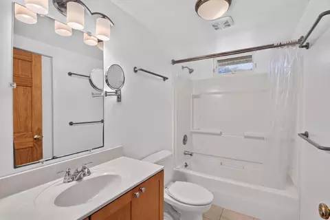Bath - 7 Gull Ln, Cataumet, MA 02534 photo 1 of 2