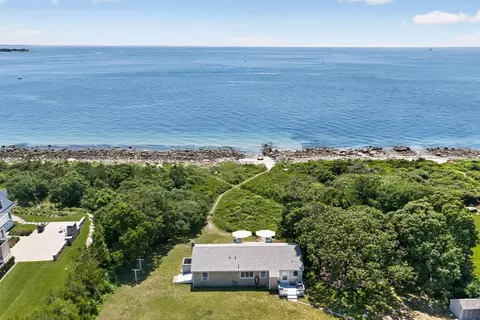 7 Gull Ln, Cataumet, MA 02534