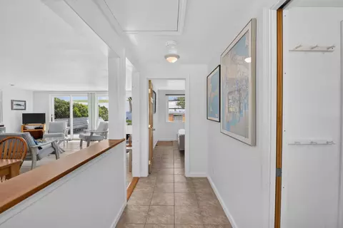 Entry Way - 7 Gull Ln, Cataumet, MA 02534 photo 2 of 2