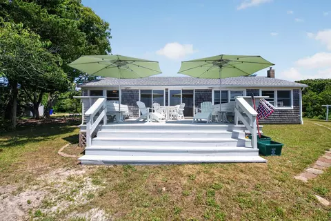 Exterior - 7 Gull Ln, Cataumet, MA 02534 photo 2 of 7