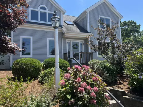 24 Bluff Ave, Mashpee, MA 02649