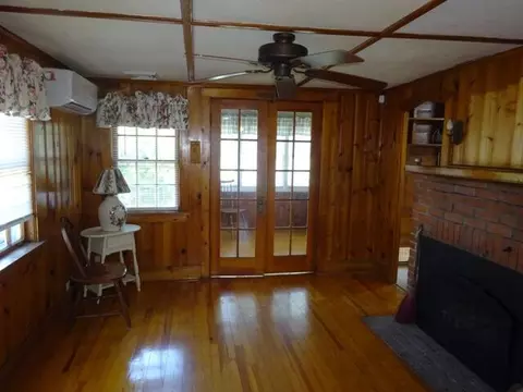 Living - 21 Vernal St, Wareham, MA 02571 photo 2 of 6