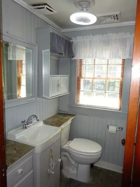 Bath - 21 Vernal St, Wareham, MA 02571 photo 1 of 4