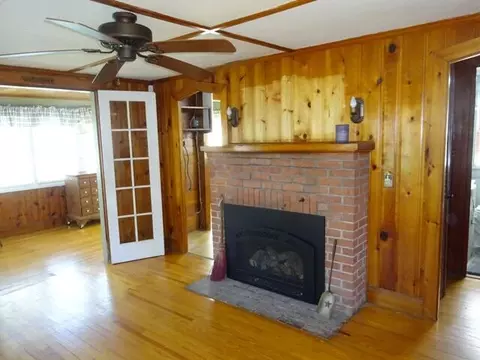 Living - 21 Vernal St, Wareham, MA 02571 photo 5 of 6