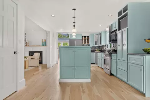 Kitchen - 90 Log Cabin Rd, Eastham, MA 02642 photo 2 of 3