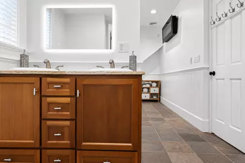 Bath - 90 Log Cabin Rd, Eastham, MA 02642 photo 2 of 3