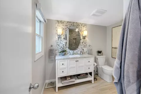 Bath - 15 Periwinkle Ln, Mashpee, MA 02649 photo 1 of 5