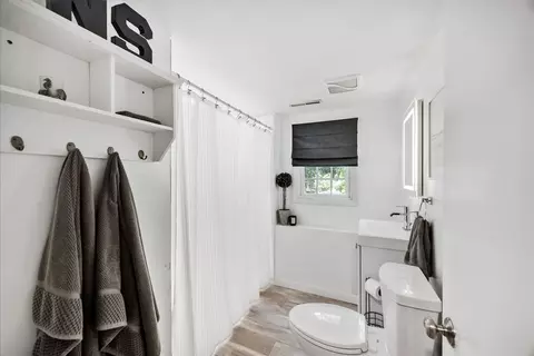 Bath - 15 Periwinkle Ln, Mashpee, MA 02649 photo 5 of 5