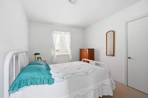 Bedroom - 40 Cape Cod Ln, Barnstable, MA 02630 photo 4 of 4