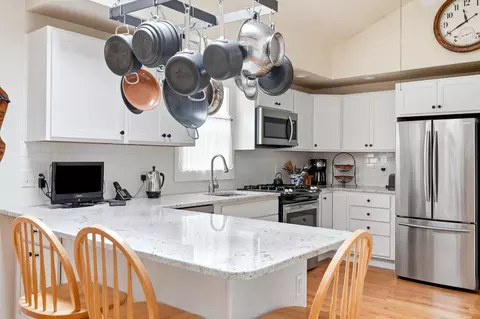 Kitchen - 40 Cape Cod Ln, Barnstable, MA 02630 photo 2 of 4