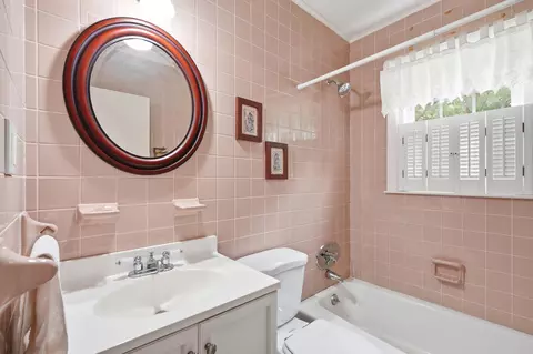 Bath - 40 Cape Cod Ln, Barnstable, MA 02630 photo 2 of 2