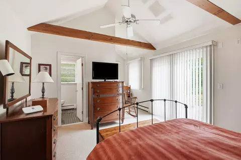 Bedroom - 40 Cape Cod Ln, Barnstable, MA 02630 photo 2 of 4