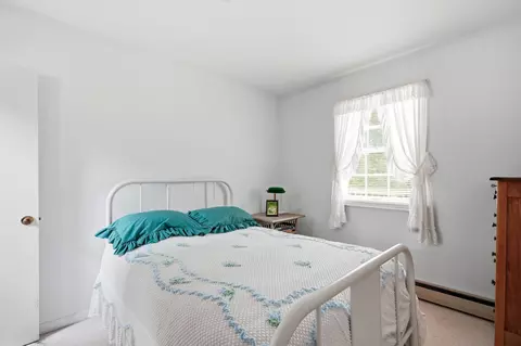 Bedroom - 40 Cape Cod Ln, Barnstable, MA 02630 photo 3 of 4
