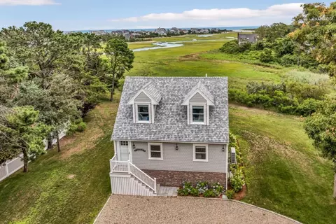 4 Arrowhead Cir, East Sandwich, MA 02537