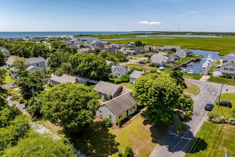 11 Gate Way St, South Yarmouth, MA 02664